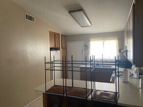 33478 Navajo Trl, Unit 2 in Cathedral City, CA - Foto de edificio - Building Photo
