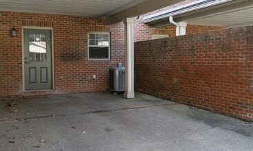 212 Park Pointe Way, Unit 188 in Huntington, WV - Building Photo - Building Photo