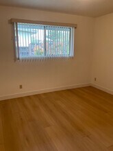 327 Bassett St in Petaluma, CA - Foto de edificio - Building Photo