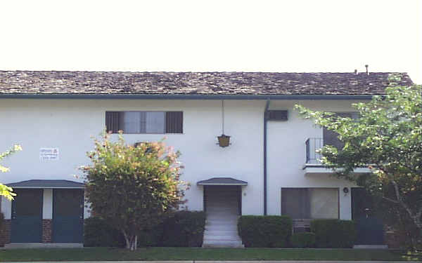 401 Cornell Dr in Burbank, CA - Building Photo - Building Photo