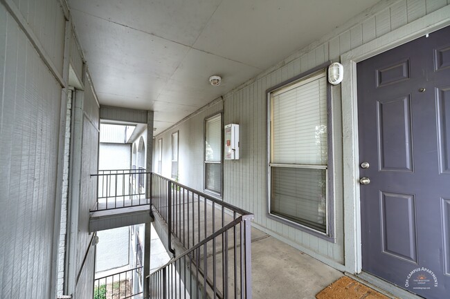 Barranca Square Apartments in Austin, TX - Foto de edificio - Building Photo