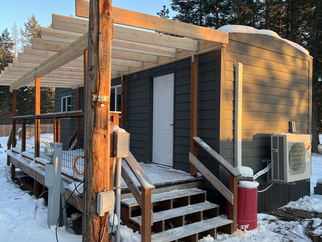 145 N Hilltop Rd, Unit TinyHouse in Columbia Falls, MT - Building Photo - Building Photo