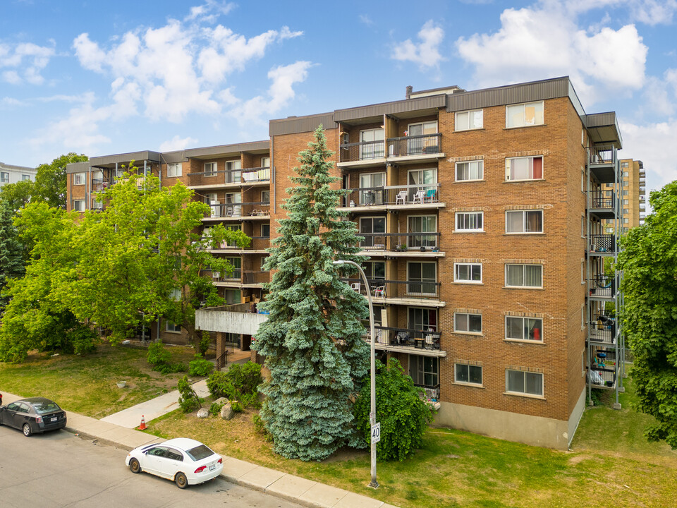 2839 De La Côte-Vertu Boul in St. Laurent, QC - Building Photo