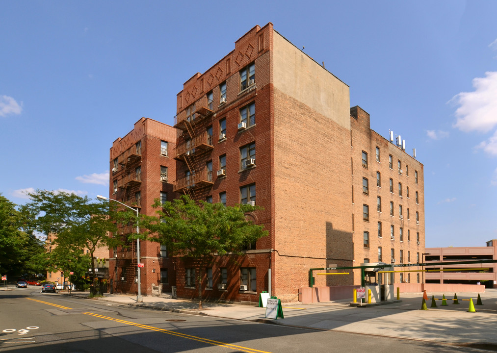 Manhattan College Parkway Apartments in Bronx, NY - Foto de edificio