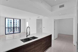 301 Altara Ave in Coral Gables, FL - Building Photo - Building Photo