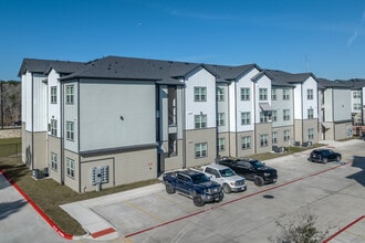 Tapestry Woodland Hills in Atascocita, TX - Foto de edificio - Building Photo