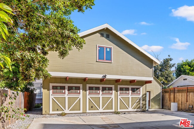 property at 929 W 23rd St