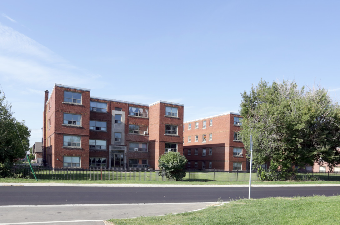 Mountain Park in Hamilton, ON - Building Photo