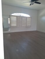 6250 S Van Ness Ave, Unit 6250 in Los Angeles, CA - Building Photo