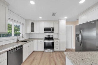 315 Buttonwood Ln in Largo, FL - Building Photo - Building Photo