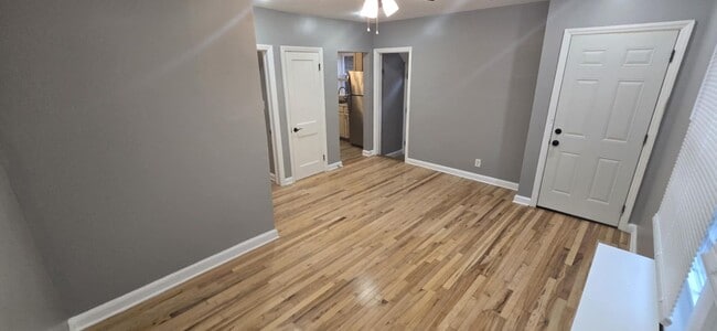 2827 Clearview Ave in Baltimore, MD - Building Photo - Building Photo