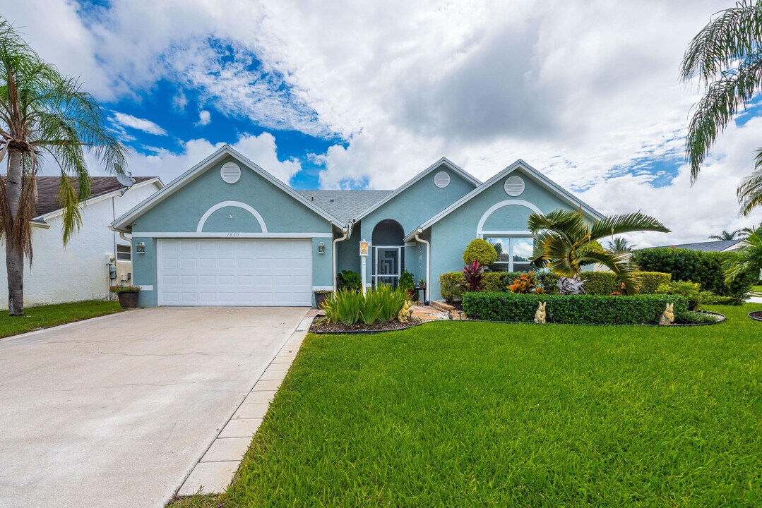 1630 Yachtman Pl in Wellington, FL - Building Photo