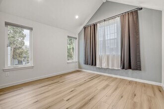 6715 Aurora Ave N in Seattle, WA - Building Photo - Building Photo