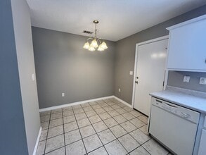 240 Runnymeade Dr in Crestview, FL - Building Photo - Building Photo