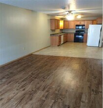 1109 Evergreen Ln, Unit 2 in Chippewa Falls, WI - Building Photo - Building Photo