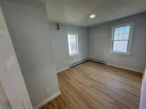 34 Bush Ave in Port Chester, NY - Foto de edificio - Building Photo