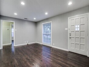 568 Coolair Dr in Dallas, TX - Building Photo - Building Photo