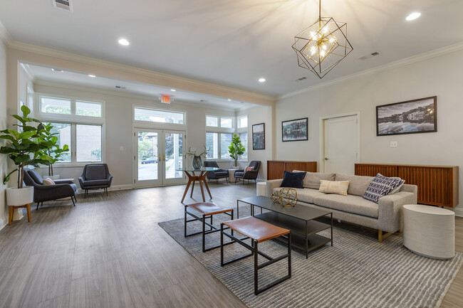 The Apartments at The Sycamores in Reston, VA - Foto de edificio - Building Photo