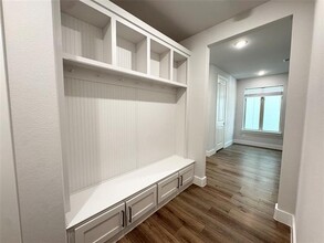 8103 Emsworth Dr in Dallas, TX - Foto de edificio - Building Photo