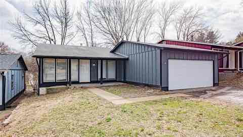 7014 Shelton Ct in Barnhart, MO - Building Photo