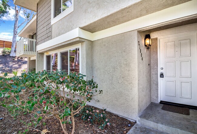 21804 Lake Vista Dr in Lake Forest, CA - Building Photo - Building Photo