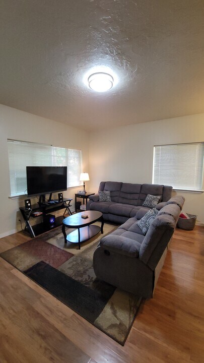 2127 S Leadville Ave, Unit #3 Downstairs Bedroom in Boise, ID - Building Photo