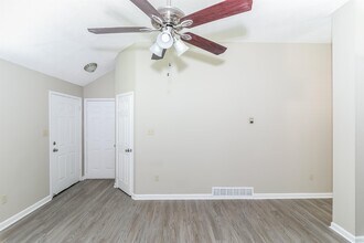 4931 Chamberlain Ln in Memphis, TN - Building Photo - Building Photo