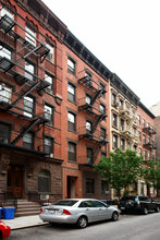 223 W 20th St in New York, NY - Building Photo - Building Photo