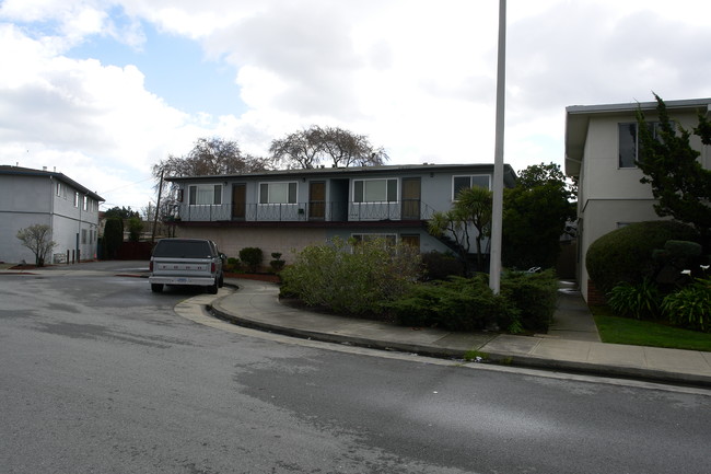 524 E Hillsdale Ct in San Mateo, CA - Building Photo - Building Photo