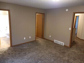 4241 Estate Dr S in Fargo, ND - Building Photo - Building Photo