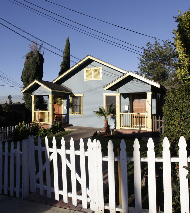 817-819 1/2 Lucile Ave in Los Angeles, CA - Building Photo - Building Photo