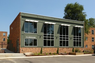 The Quarters East Lansing in East Lansing, MI - Foto de edificio - Building Photo