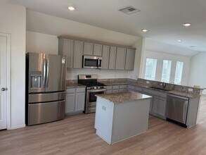 5335 Winding Strm Dr in Rosenberg, TX - Building Photo - Building Photo