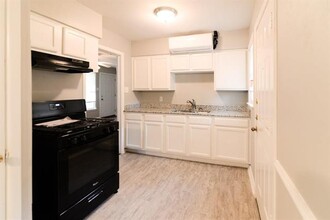 10433 Fern Dr in Dallas, TX - Building Photo - Building Photo