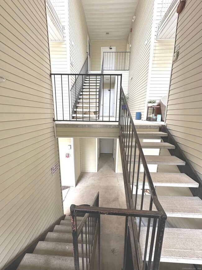 245 Carriage Crossing Ln in Middletown, CT - Building Photo - Building Photo