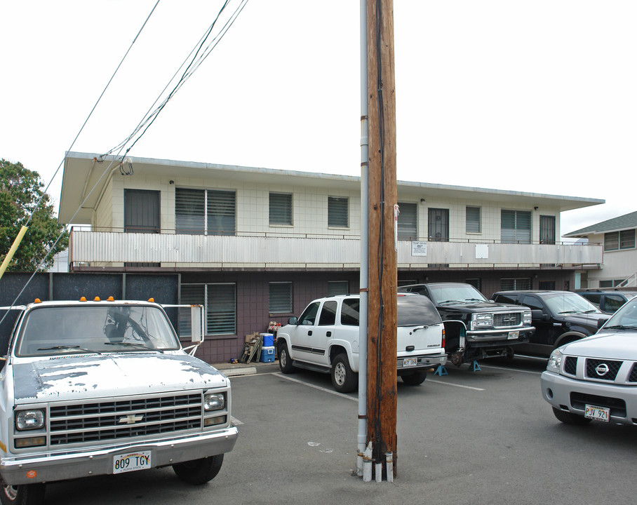 2130 Bannister St in Honolulu, HI - Building Photo