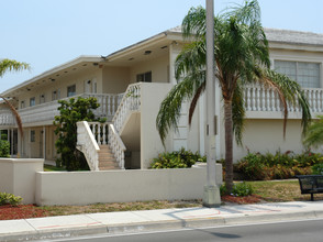 Bahama Garden Apartments in Coral Gables, FL - Building Photo - Building Photo