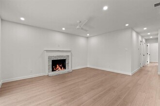 404 Arbor Ln in Austin, TX - Building Photo - Building Photo