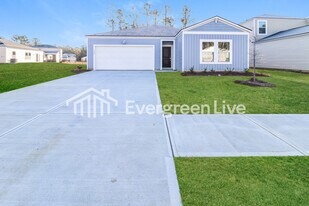 132 Barefoot Dr in Savannah, GA - Building Photo