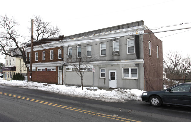 114 Woodbridge Ave in Highland Park, NJ - Building Photo - Building Photo