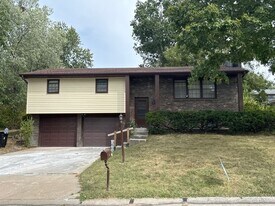 1900 S El Dorado Dr in Columbia, MO - Building Photo