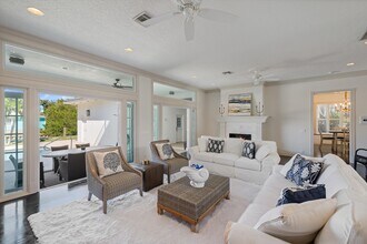 401 Center St in Jupiter, FL - Building Photo - Building Photo