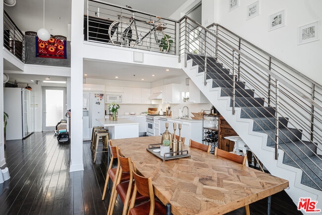 13326 Beach Ave in Marina Del Rey, CA - Building Photo - Building Photo