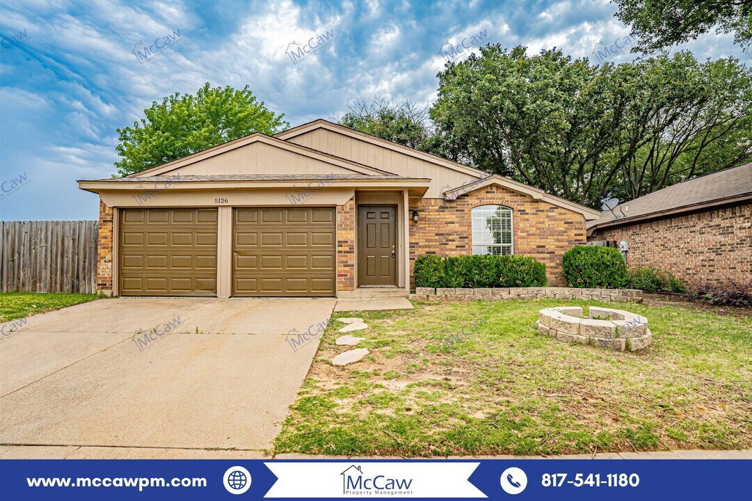 5126 Hawkins Cemetery Rd in Arlington, TX - Building Photo