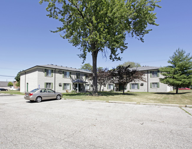 Colony House in St. Clair Shores, MI - Foto de edificio - Building Photo