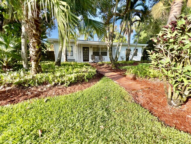 644 SE 5th St in Stuart, FL - Building Photo - Building Photo