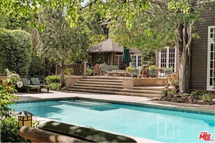 226 Palisades Ave in Santa Monica, CA - Building Photo