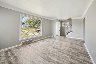 13511 Thraves Rd in Cleveland, OH - Building Photo - Building Photo