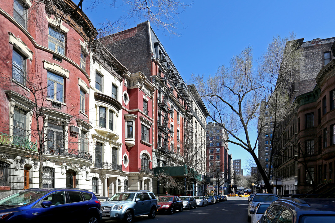 241 W 101st St in New York, NY - Building Photo