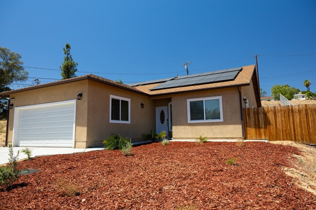 29365 Kalina Ave in Lake Elsinore, CA - Foto de edificio - Building Photo